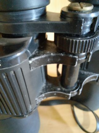 Binocolo nero con tracolla