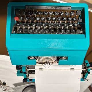 Máquina de escribir Olivetti Studio 45