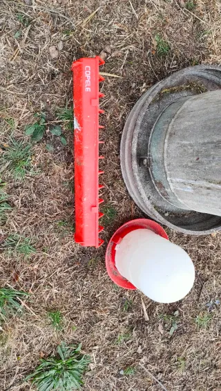 Comedero gallinas y pollitos