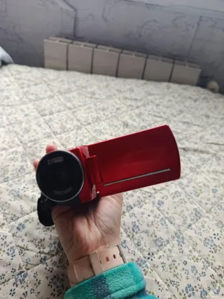 Cámara de video y fotos roja y negra