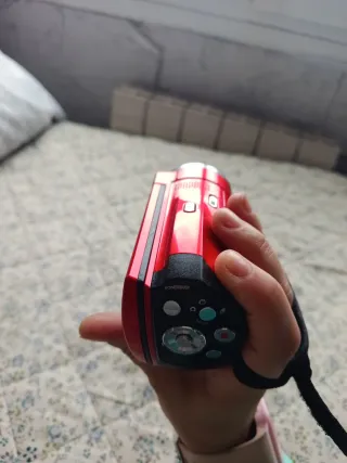 Cámara de video y fotos roja y negra