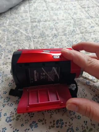 Cámara de video y fotos roja y negra