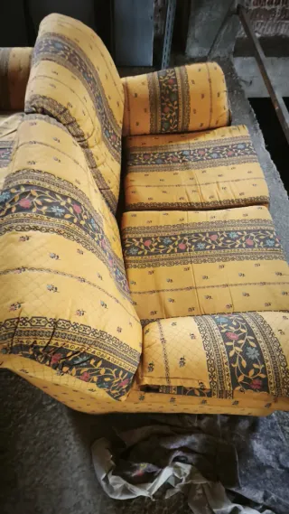 Dos Sofás uno de 3 y otro de 2 plazas tela estampa