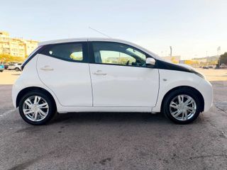 Toyota Aygo 2015 pocos kms camara impecable