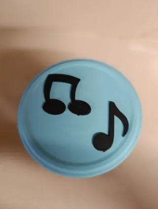 Tarro decorado con partituras y flores