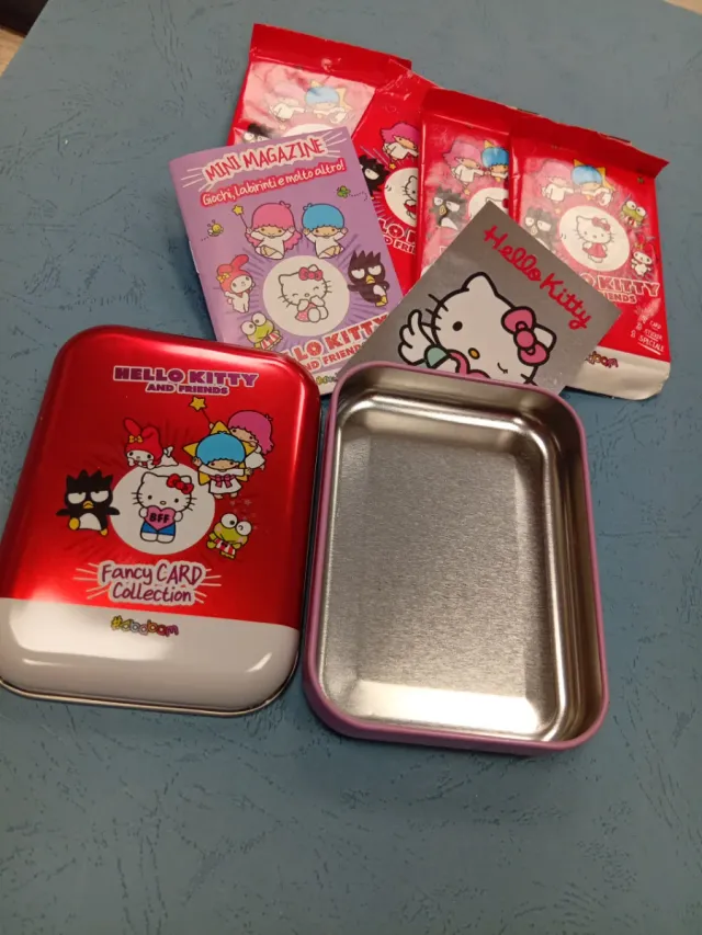 Hello Kitty e Friends: Mini Magazine e Card Collec