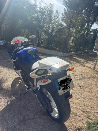 Yamaha R6 Azul y Blanca