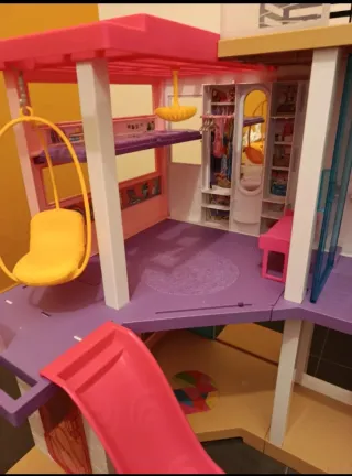 Casa Dreamhouse di Barbie con scivolo e piscina