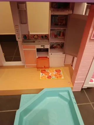 Casa Dreamhouse di Barbie con scivolo e piscina