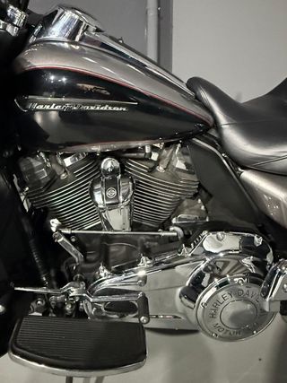 Harley Davidson Road Glide Ultra Plata