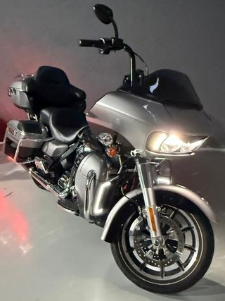 Harley Davidson Road Glide Ultra Plata