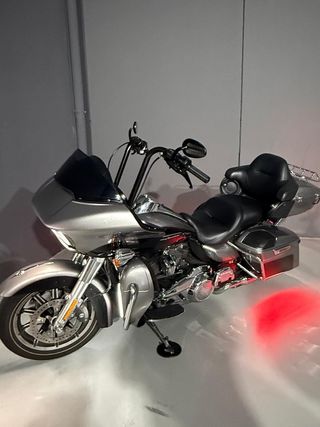 Harley Davidson Road Glide Ultra Plata