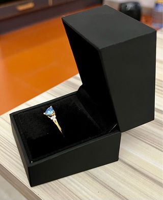 Caja Negra Elegante para Anillo