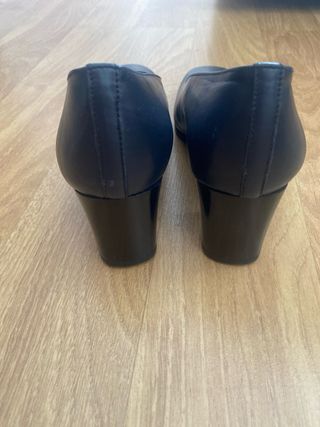 Zapatos azafata de tacón bajo azules T.36