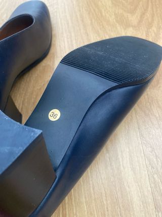 Zapatos azafata de tacón bajo azules T.36