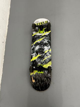 Skateboard OXELO con diseño lobo – Tabla completa