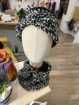 Cappello e scaldacollo lana fatti a mano