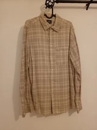 Camisa H&M cuadros beige talla S es grande