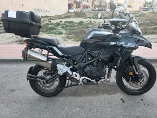 Benelli TRK 502X Adventure Negra