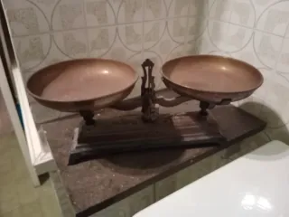 Balanza antigua de latón
