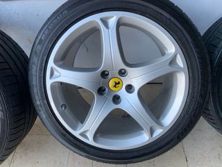 Llantas Ferrari California