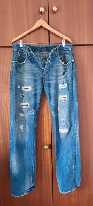 Pantalones Armani Jeans rasgados,para ancha