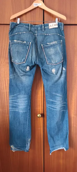Pantalones Armani Jeans rasgados,para ancha