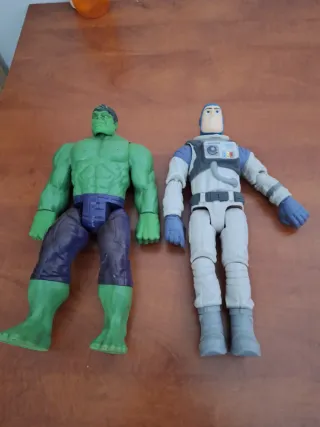 Muñecos Hulk y Buzz Lightyear