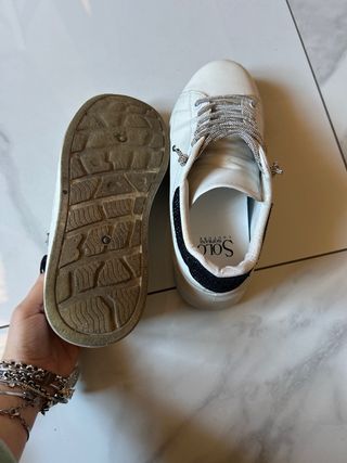 Scarpe da ginnastica bianche con lacci argento