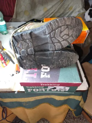 Botas de montaña niño marrones y verdes