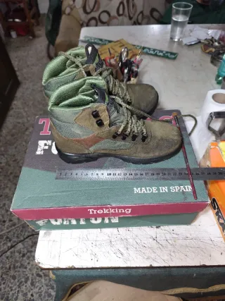 Botas de montaña niño marrones y verdes