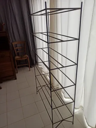 Scaffale in ferro battuto nero