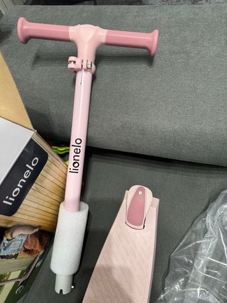 Patinete infantil rosa LED nuevo