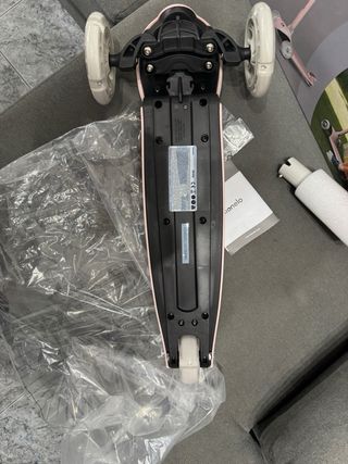 Patinete infantil rosa LED nuevo