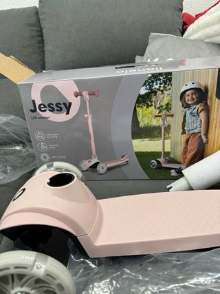 Patinete infantil rosa LED nuevo