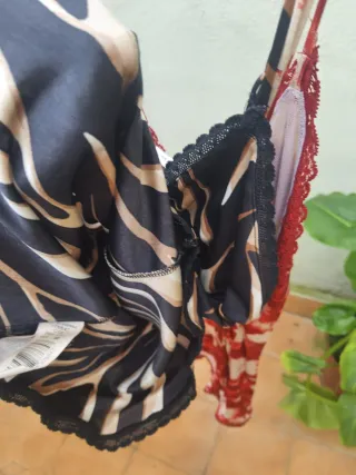 21.-   2 Camisetas Mango Tirantes Estampadas.