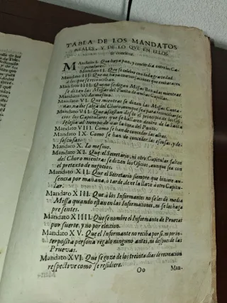 Antiguo libro del siglo XVI