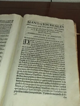 Antiguo libro del siglo XVI
