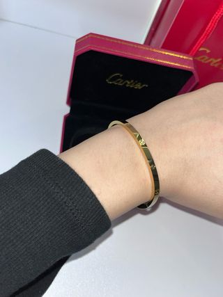 Pulsera Cartier Love Dorada con Caja