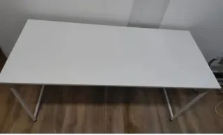 Mesa escritorio metal y madera blanca