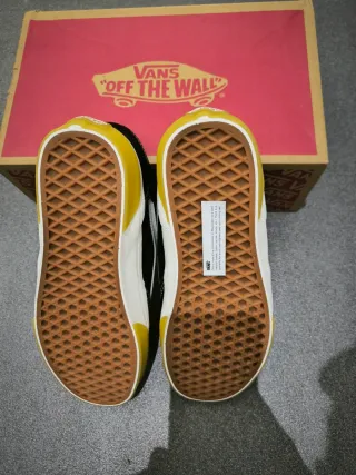 Zapatillas Vans Negras y Amarillas