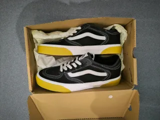 Zapatillas Vans Negras y Amarillas