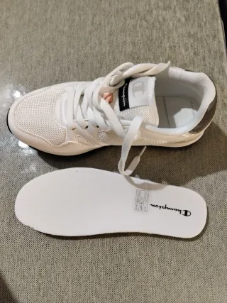 Zapatillas Champion Blancas y Plateadas