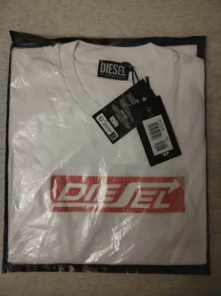 Camiseta Diesel Blanca Logo Rojo