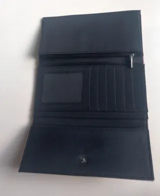 Cartera mujer morada en perfecto estado
