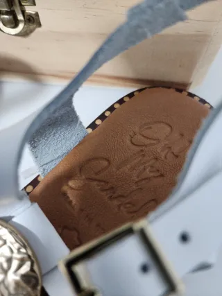 Sandalias de piel blancas y doradas T.37