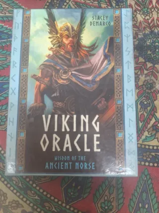 Oráculo Vikingo: Sabiduría Nórdica Antigua