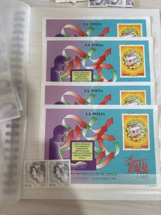 Album di francobolli e raccoglitori