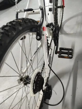 Bicicleta 24 Blanca y Roja