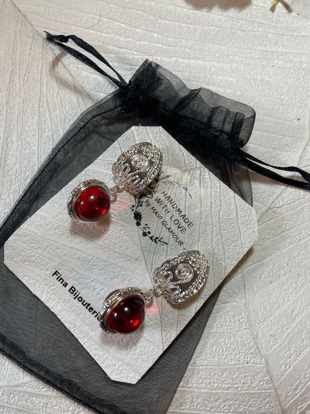 Pendientes con grandes gemas rojas Turkos